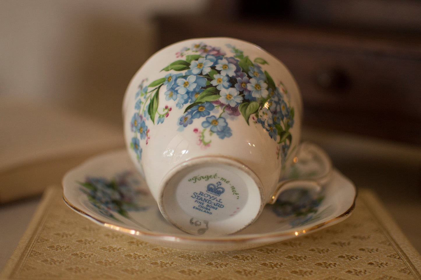 Tea Cup Candle ROYAL STANDARD - FORGET-ME-NOT