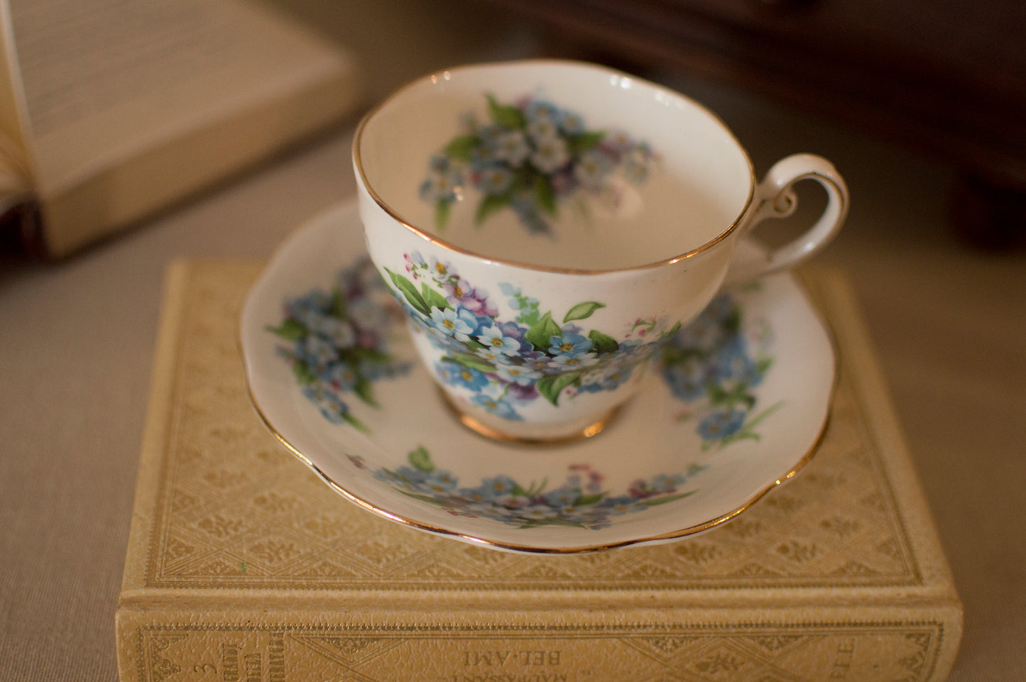 Tea Cup Candle ROYAL STANDARD - FORGET-ME-NOT