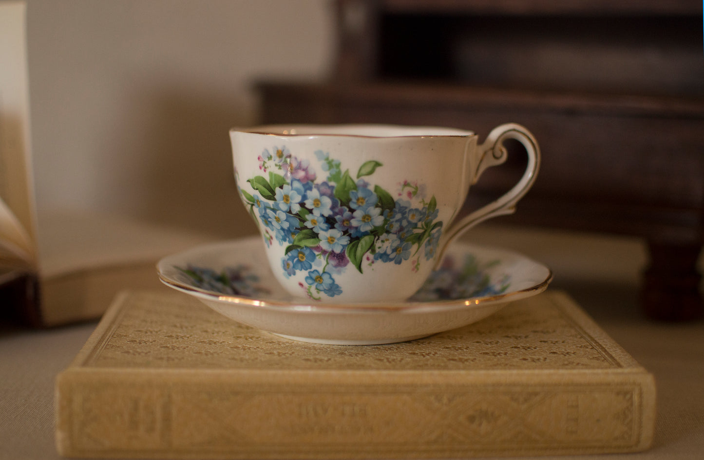 Tea Cup Candle ROYAL STANDARD - FORGET-ME-NOT