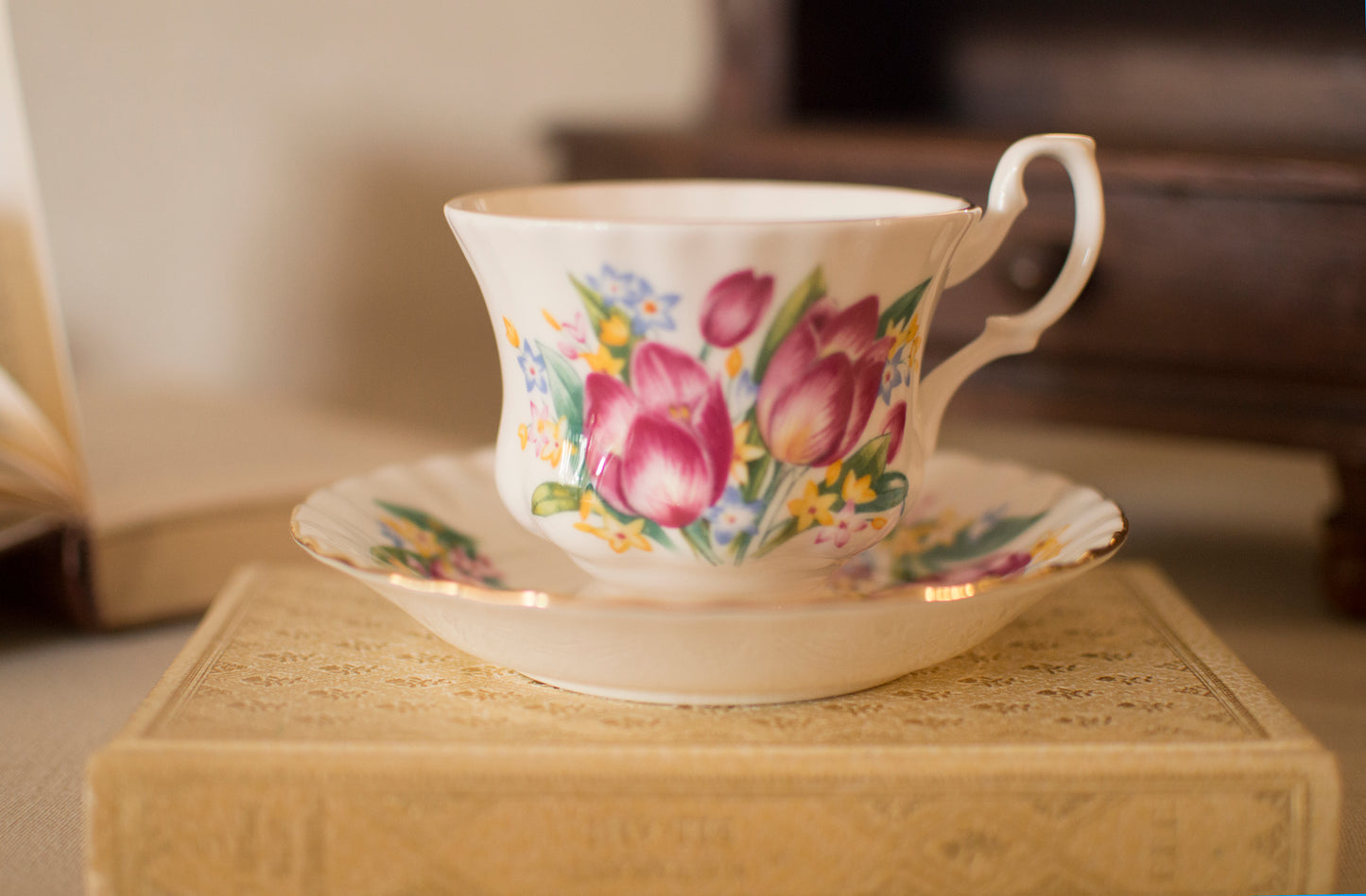 Tea Cup Candle ROYAL ALBERT - TULIPA