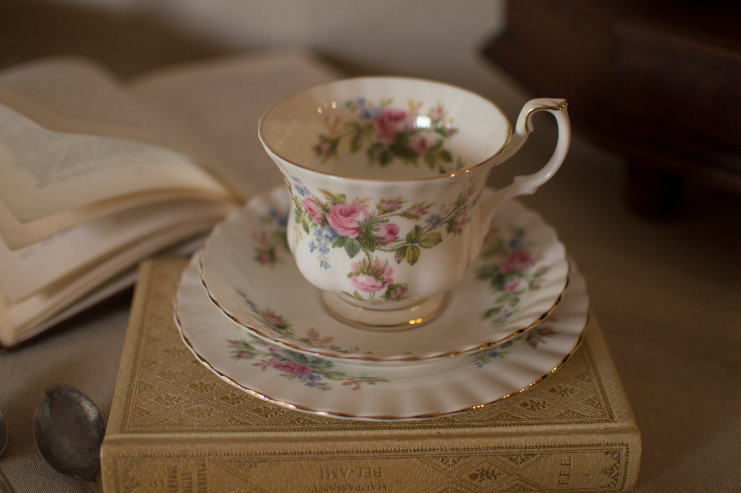 Tea Cup Candle ROYAL ALBERT MOSS ROSE - Trio