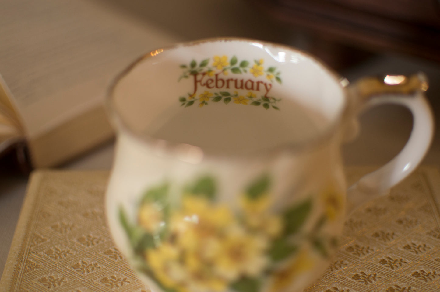 Tea Cup Candle QUEEN'S - FEBRUARY