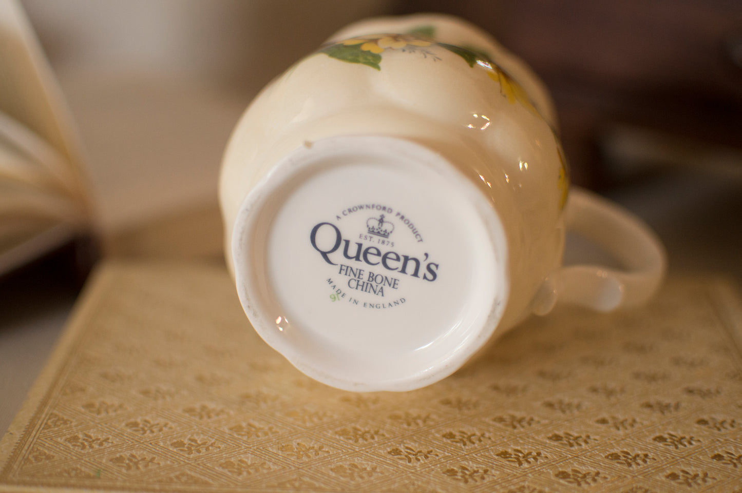 Tea Cup Candle QUEEN'S - MAY