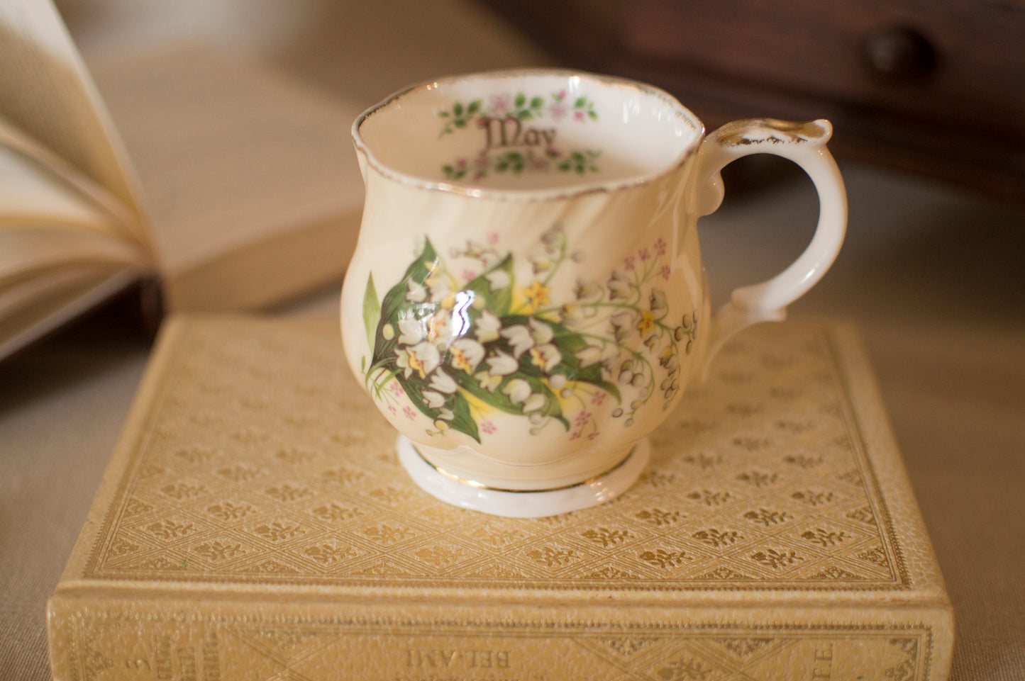 Tea Cup Candle QUEEN'S - MAY