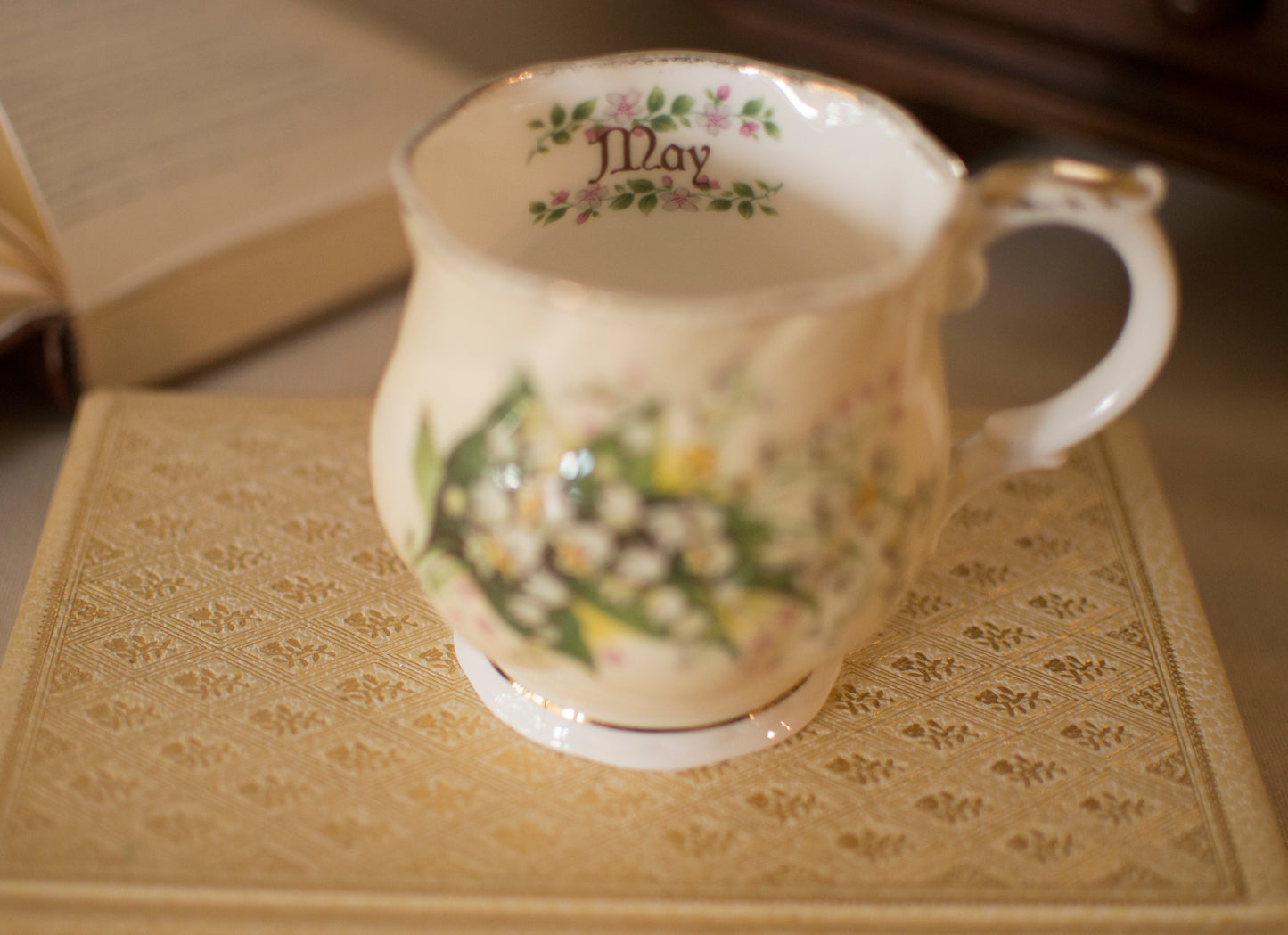 Tea Cup Candle QUEEN'S - MAY