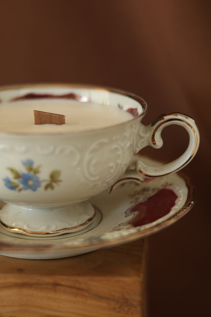 Tea Cup Candle - Candela in tazza da tè rossa - Christmas tea cup - Antique Candles