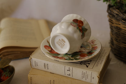 Tea Cup Candle ROYAL LONDON - RED CHERRY