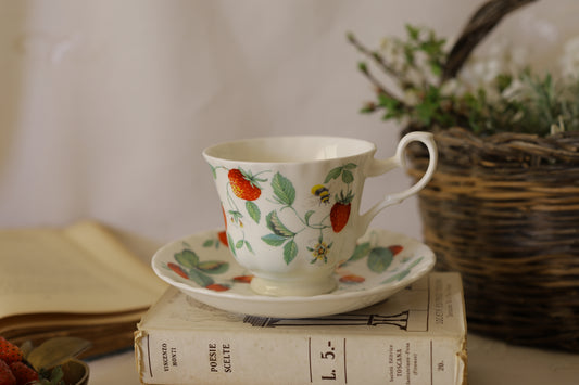 Tea Cup Candle ROY KIRKHAM - ALPINE STRAWBERRY