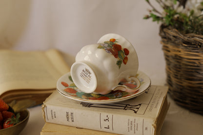 Tea Cup Candle ROYAL LONDON - STRAWBERRY BASKET