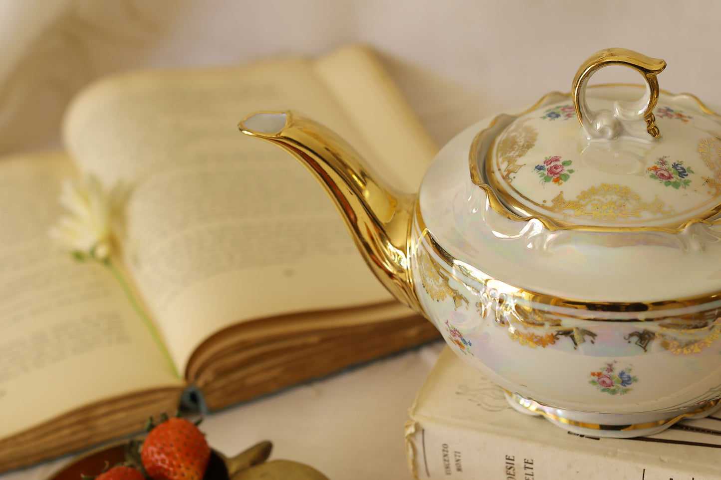 Teapot Candle - PEARL BOUQUET